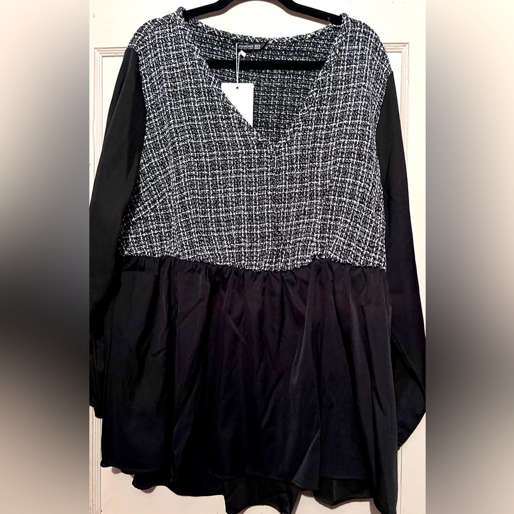 Bloomchic Black white NWT TOP 22/24 long sleeve